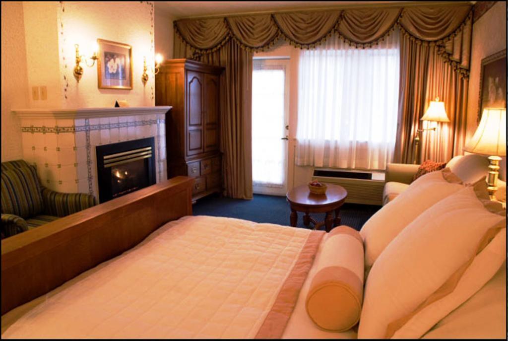Bavarian Inn Шепердстаун Екстер'єр фото