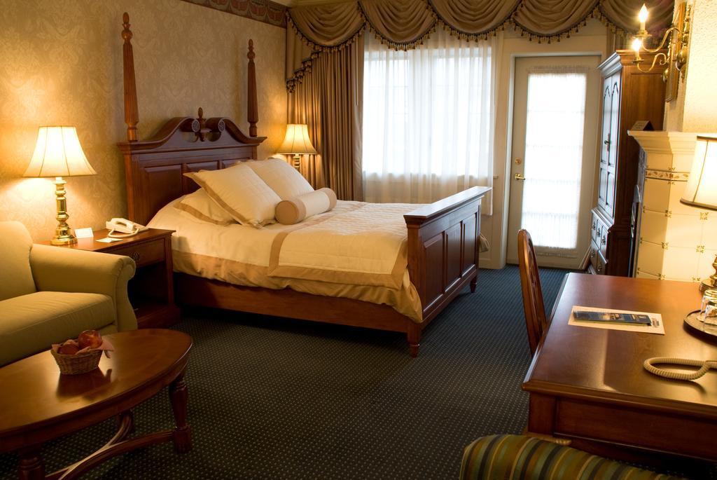 Bavarian Inn Шепердстаун Екстер'єр фото