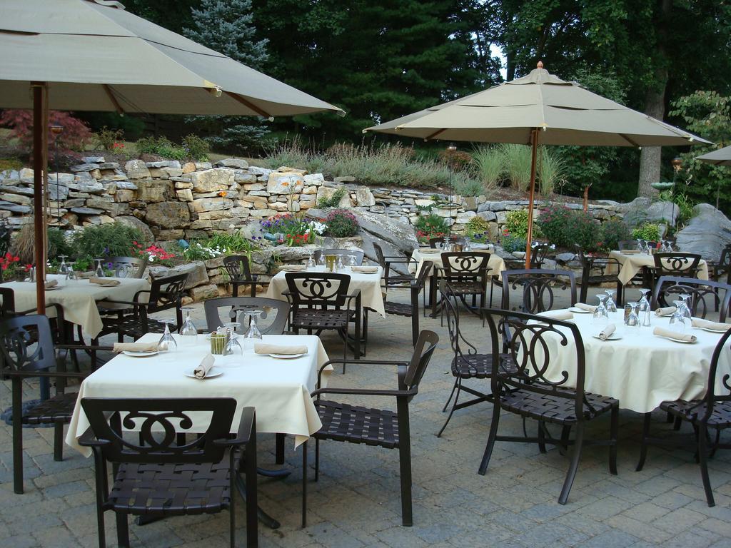 Bavarian Inn Шепердстаун Екстер'єр фото