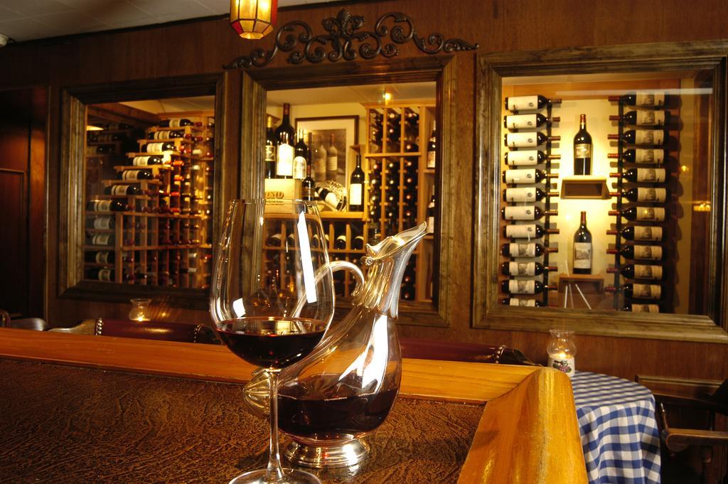 Bavarian Inn Шепердстаун Екстер'єр фото